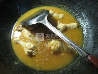 咖喱<a href=/shicai/rouqin/JiChi/index.html target=_blank><u>鸡翅</u></a>根煮<a href=/shicai/mimian/FenSi/index.html target=_blank><u>粉丝</u></a>的做法步骤：9