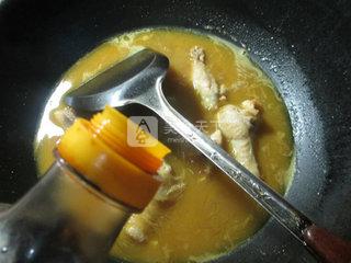 咖喱<a href=/shicai/rouqin/JiChi/index.html target=_blank><u>鸡翅</u></a>根煮<a href=/shicai/mimian/FenSi/index.html target=_blank><u>粉丝</u></a>的做法步骤：7