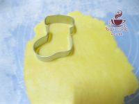 圣诞<a href=/shicai/diaoweipin/dang/index.html target=_blank><u>糖</u></a>霜饼干的做法步骤11