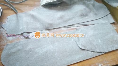 黑<a href=/shicai/mimian/DouZha/index.html target=_blank><u>豆渣</u></a>排叉的做法