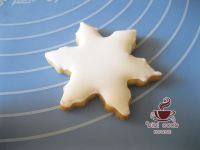 圣诞<a href=/shicai/diaoweipin/dang/index.html target=_blank><u>糖</u></a>霜饼干的做法步骤15