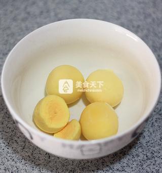 天然色素美食---胡<a href=/shicai/shucai/LuoBo/index.html target=_blank><u>萝卜</u></a>饭团的做法步骤：5