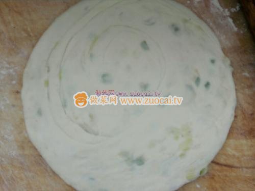 <a href=/shicai/shucai/cong/index.html target=_blank><u>葱</u></a>花饼的做法