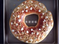 全麦<a href=/shicai/rouqin/RouSong/index.html target=_blank><u>肉松</u></a><a href=/shicai/mimian/MianBao/index.html target=_blank><u>面包</u></a>的做法步骤11
