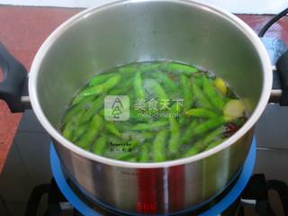 <a href=/shicai/guopin/NingMeng/index.html target=_blank><u>柠檬</u></a>五香<a href=/shicai/shucai/MaoDou/index.html target=_blank><u>毛豆</u></a>的做法步骤：3