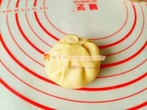  <a href=/shicai/shucai/NanGua/index.html target=_blank><u>南瓜</u></a>爆浆红<a href=/shicai/diaoweipin/dang/index.html target=_blank><u>糖</u></a>烤饼的做法