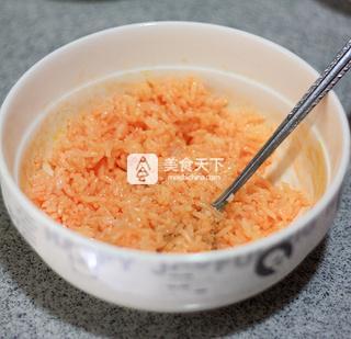 天然色素美食---胡<a href=/shicai/shucai/LuoBo/index.html target=_blank><u>萝卜</u></a>饭团的做法步骤：4