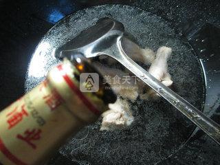 咖喱<a href=/shicai/rouqin/JiChi/index.html target=_blank><u>鸡翅</u></a>根煮<a href=/shicai/mimian/FenSi/index.html target=_blank><u>粉丝</u></a>的做法步骤：4
