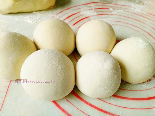 <a href=/shicai/mimian/BaiMian/index.html target=_blank><u>白面</u></a>馒头的做法