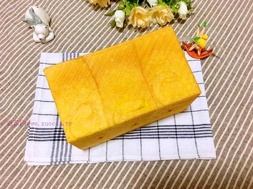 <a href=/shicai/shucai/NanGua/index.html target=_blank><u>南瓜</u></a><a href=/shicai/mimian/TuSi/index.html target=_blank><u>吐司</u></a>（一次发酵法）的做法