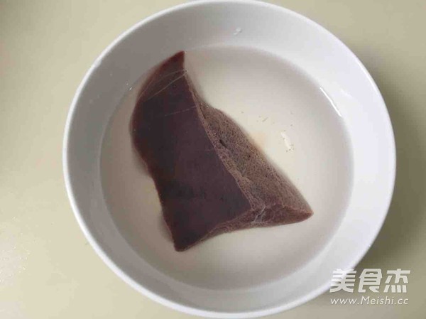 <a href=/shicai/rouqin/ZhuGan/index.html target=_blank><u>猪肝</u></a>炒猫耳朵#幼儿2岁菜谱#的做法