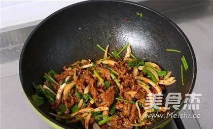 爱煮食的炒烤<a href=/shicai/rouqin/NiuRou/index.html target=_blank><u>牛肉</u></a>的做法