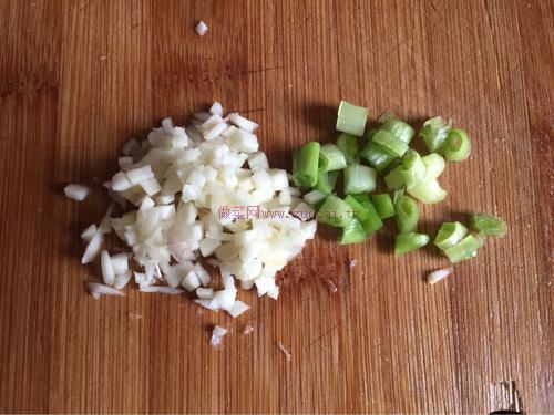肉酱<a href=/shicai/mimian/YiMian/index.html target=_blank><u>意面</u></a>的做法