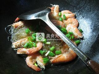 鲜虾煮<a href=/shicai/mimian/FenSi/index.html target=_blank><u>粉丝</u></a>的做法步骤：9