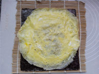 <a href=/shicai/shuichanpin/HaiTai/index.html target=_blank><u>海苔</u></a>蛋包饭的做法步骤4