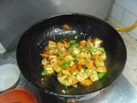 虾球<a href=/shicai/shucai/Ou/index.html target=_blank><u>藕</u></a>丁的做法步骤13