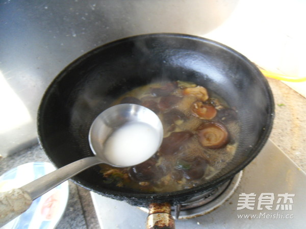 <a href=/shicai/shucai/XiangGu/index.html target=_blank><u>香菇</u></a>油菜的做法