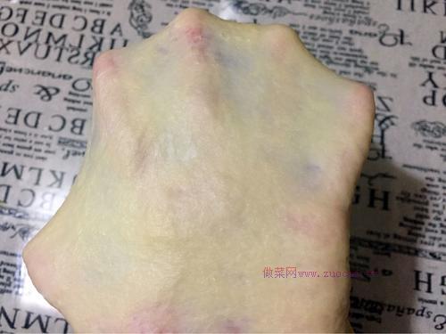 <a href=/shicai/mimian/YuMi/index.html target=_blank><u>玉米</u></a>油原味土司的做法