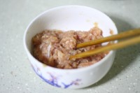<a href=/shicai/shucai/QingCai/index.html target=_blank><u>青菜</u></a><a href=/shicai/rouqin/shourou/index.html target=_blank><u>瘦肉</u></a>粥的做法步骤4