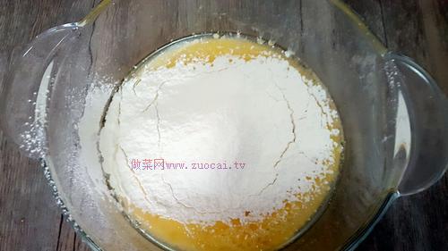 <a href=zt/qifengdg target=_blank><u>戚风蛋糕</u></a>的做法