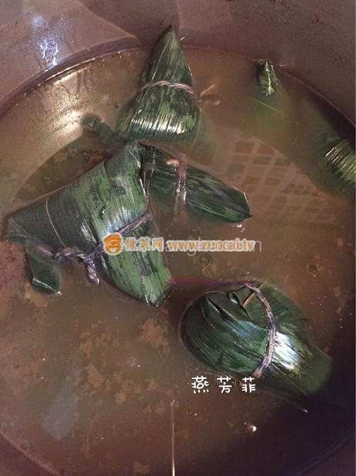 <a href=/shicai/shucai/XiangGu/index.html target=_blank><u>香菇</u></a>肉粽的做法