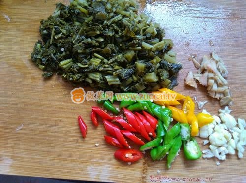 <a href=/shicai/rouqin/DaChang/index.html target=_blank><u>大肠</u></a>炒酸菜的做法