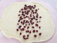 <a href=/shicai/guopin/ManYueMei/index.html target=_blank><u>蔓越莓</u></a>小<a href=/shicai/mimian/MianBao/index.html target=_blank><u>面包</u></a>块的做法步骤4