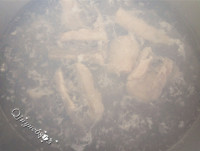 <a href=/shicai/shucai/MuEr/index.html target=_blank><u>木耳</u></a>番茄鱼片汤的做法步骤3