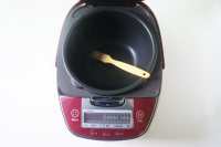 自制快手健康小零食【电饭煲烤<a href=/shicai/shuichanpin/ZiCai/index.html target=_blank><u>紫菜</u></a>片】的做法步骤5