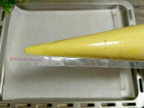 <a href=/shicai/rouqin/JiDan/index.html target=_blank><u>鸡蛋</u></a>小饼干的做法