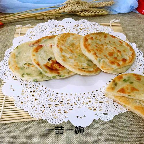<a href=/shicai/shucai/cong/index.html target=_blank><u>葱</u></a>油饼的做法
