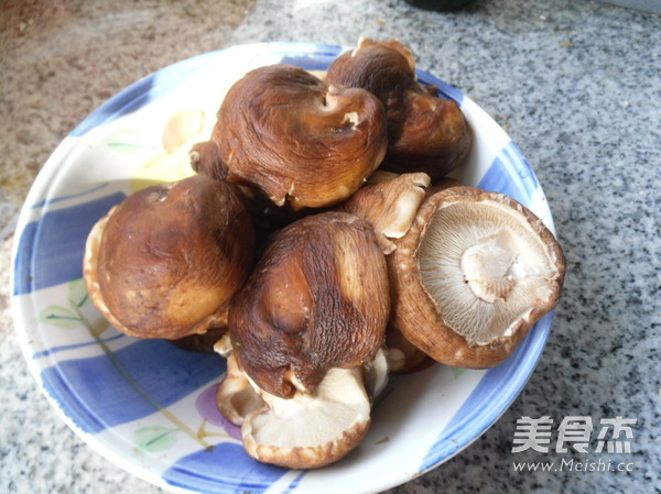 <a href=/shicai/shucai/XiangGu/index.html target=_blank><u>香菇</u></a>油菜的做法