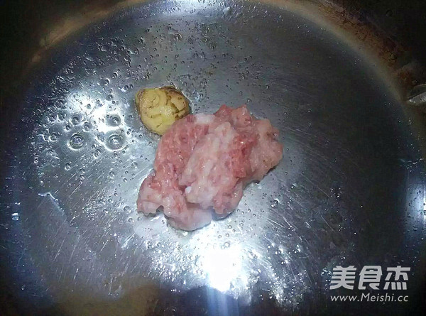 肉末焖<a href=/shicai/shucai/WanDou/index.html target=_blank><u>豌豆</u></a>的做法