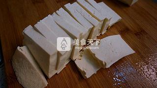 香辣酱汁焖<a href=/shicai/mimian/DouFu/index.html target=_blank><u>豆腐</u></a>的做法步骤：5