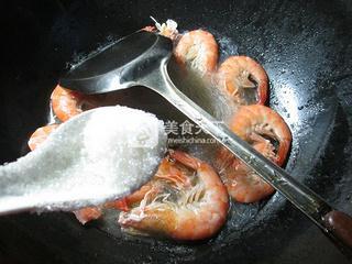 鲜虾煮<a href=/shicai/mimian/FenSi/index.html target=_blank><u>粉丝</u></a>的做法步骤：7