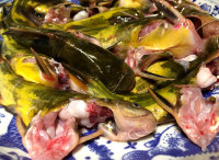 冻<a href=/shicai/mimian/DouFu/index.html target=_blank><u>豆腐</u></a>烧<a href=/shicai/shuichanpin/HuangGuYu/index.html target=_blank><u>黄骨鱼</u></a>的做法步骤2