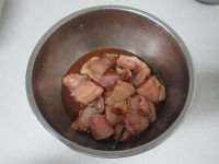 辣子<a href=/shicai/rouqin/JiZhongChi/index.html target=_blank><u>鸡中翅</u></a>的做法步骤3