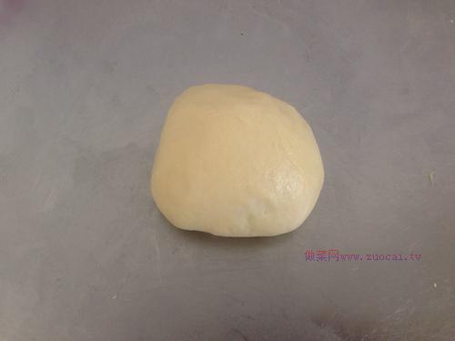 蛋黄酥（<a href=/shicai/mimian/HuangYou/index.html target=_blank><u>黄油</u></a>版）的做法