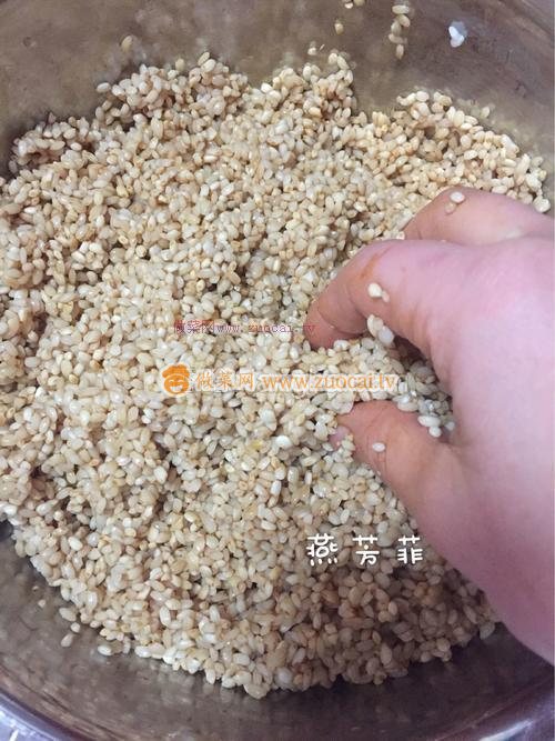 <a href=/shicai/shucai/XiangGu/index.html target=_blank><u>香菇</u></a>肉粽的做法