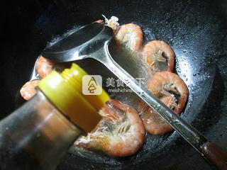 鲜虾煮<a href=/shicai/mimian/FenSi/index.html target=_blank><u>粉丝</u></a>的做法步骤：5