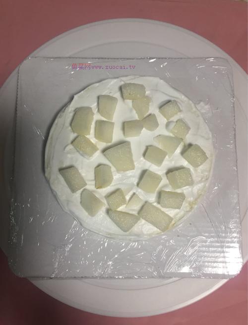 水果<a href=/shicai/mimian/NaiYou/index.html target=_blank><u>奶油</u></a>蛋糕的做法