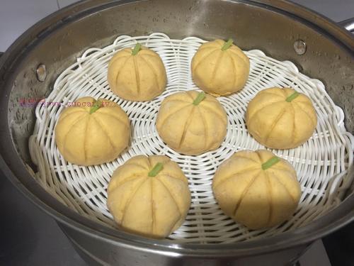 蒸<a href=/shicai/shucai/NanGua/index.html target=_blank><u>南瓜</u></a>饼的做法