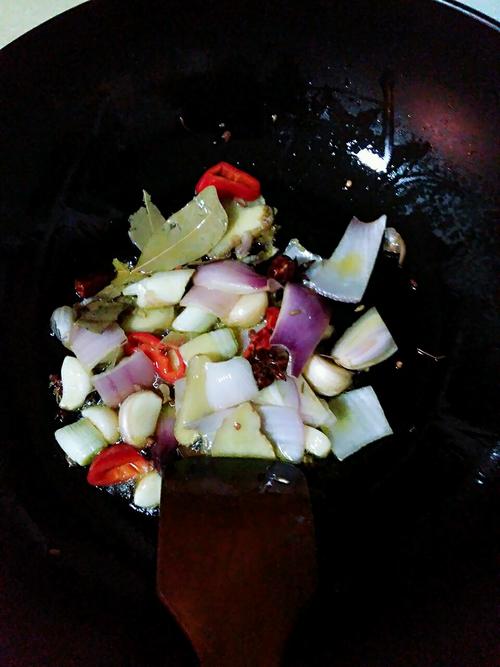 酸菜<a href=/shicai/rouqin/YaZi/index.html target=_blank><u>鸭子</u></a>的做法