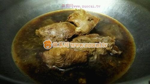 卤<a href=/shicai/rouqin/NiuRou/index.html target=_blank><u>牛肉</u></a>的做法