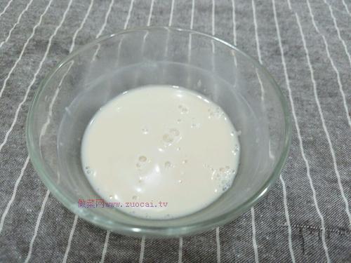 奶香<a href=/shicai/guopin/HongZao/index.html target=_blank><u>红<a href=/shicai/guopin/Zao/index.html target=_blank><u>枣</u></a></u></a>小馒头的做法