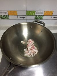 香辣豆肉炒油渣的做法步骤2