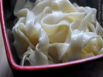 肉骨汤手擀面怎么做？