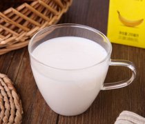 【香蕉牛奶怎么做】香蕉牛奶的功效_香蕉牛奶的禁忌
