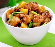 【土豆烧鸡】鸡腿炖土豆_土豆烧